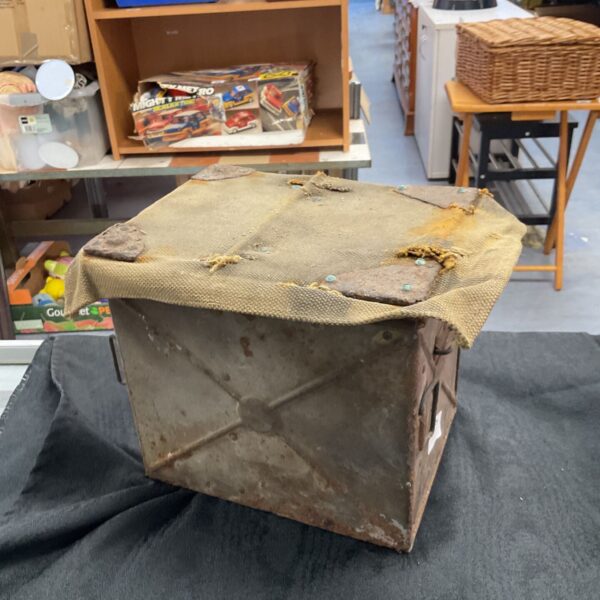 Vintage WW2 signal lamp box with morse key and spare parts.