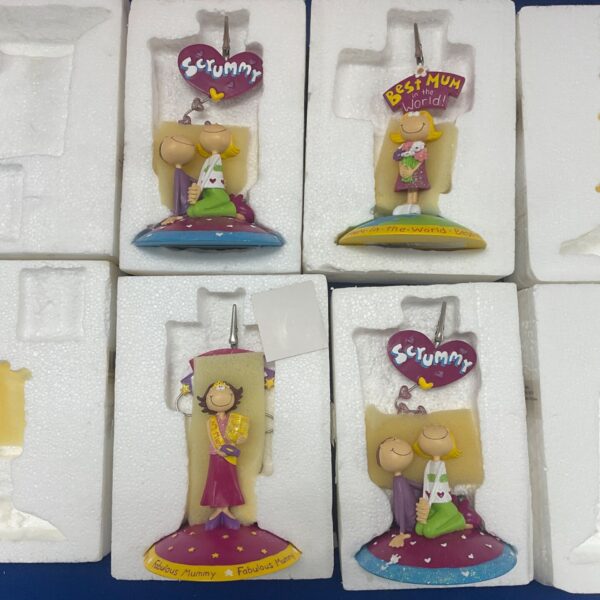 Xpressions Clip Frame featuring "Best Mum in the World" figurine.