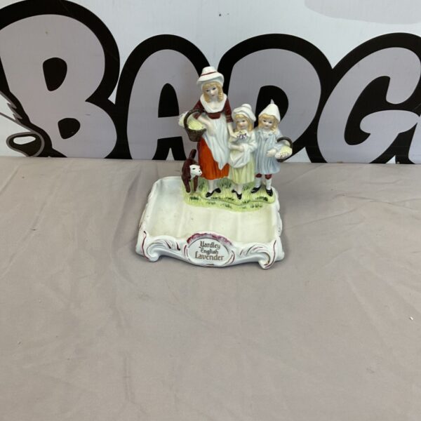 Vintage Yardley lavender soap dish with pastoral scene.