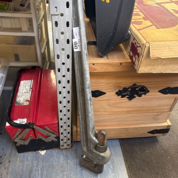 Heavy duty 36 inch Stilsons grips for plumbing and pipe work.