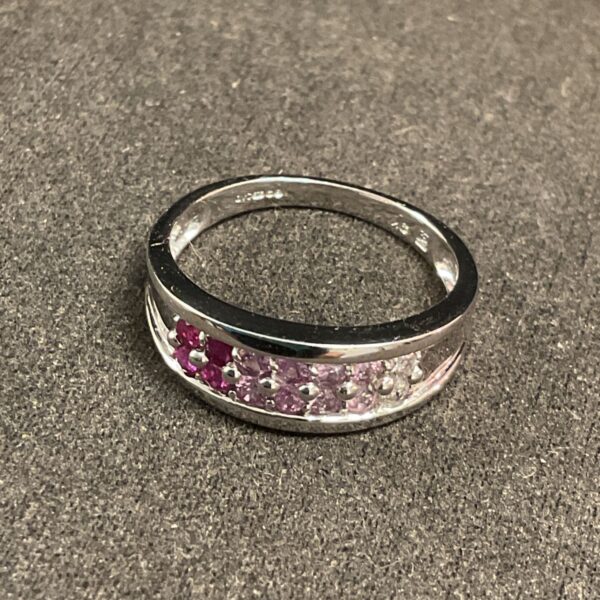 9ct white gold ring with red and pink gemstones.