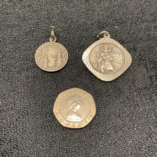 Silver Anno Santo Roma 1933 medallion, vintage religious collectible.