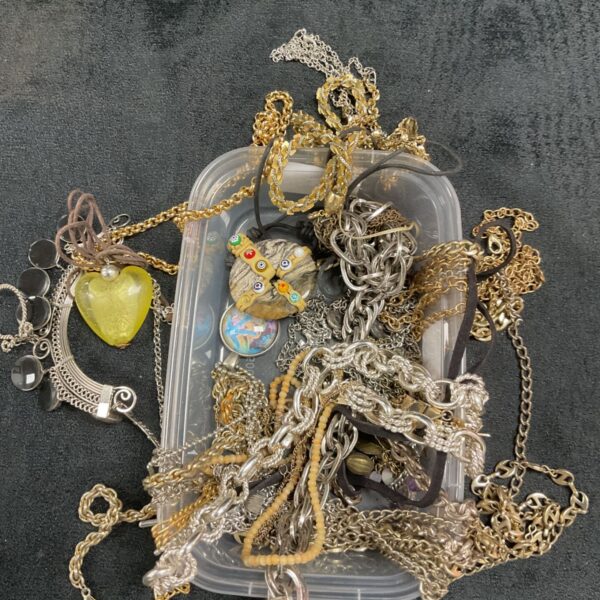 Tray of thirty assorted costume necklaces, vintage fashion jewellery.