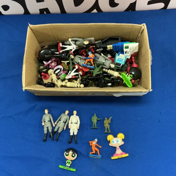 Mixed lot of assorted vintage toy figures including Star Wars.