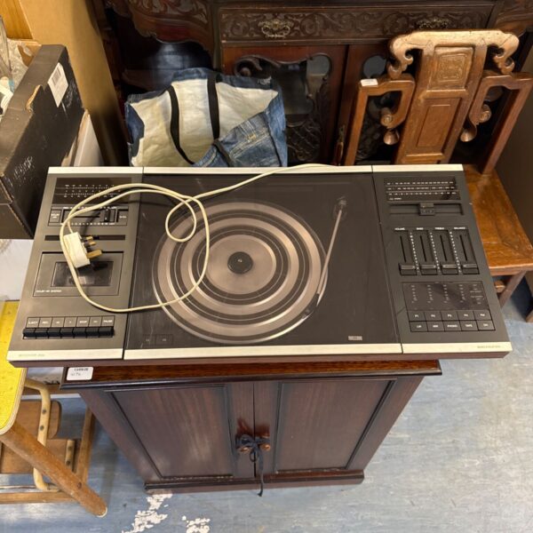 Vintage Bang & Olufsen Beocenter 2000 stereo system for repair.