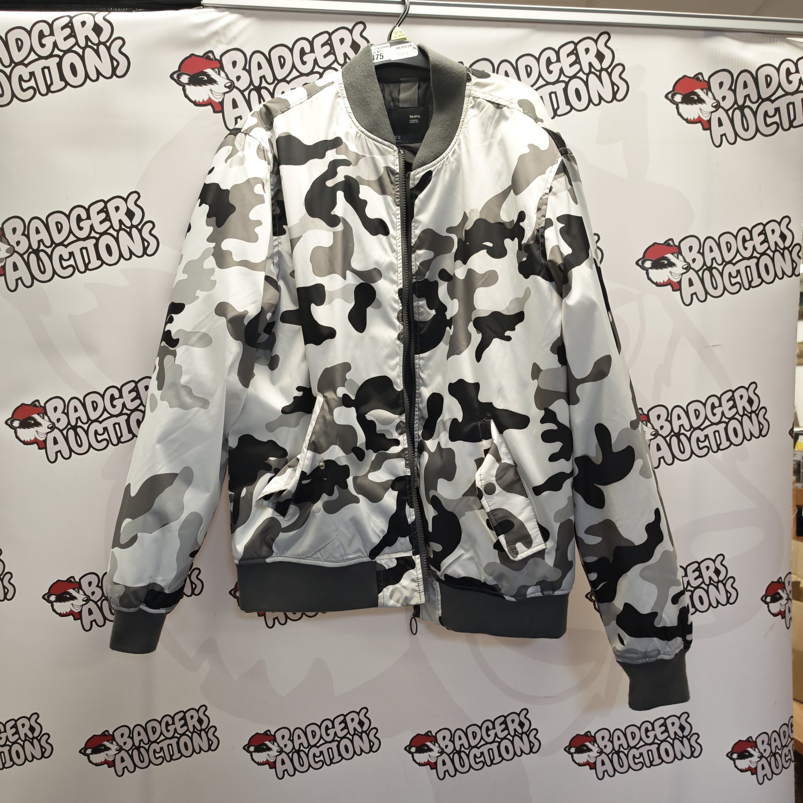 Bershka XL camouflage jacket, stylish men's urban outerwear.