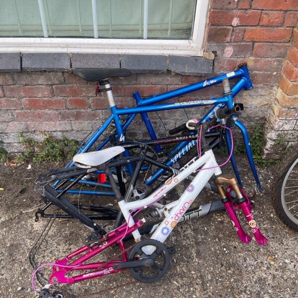 Lot of five bicycle frames for restoration projects, including Scott and Specialized.