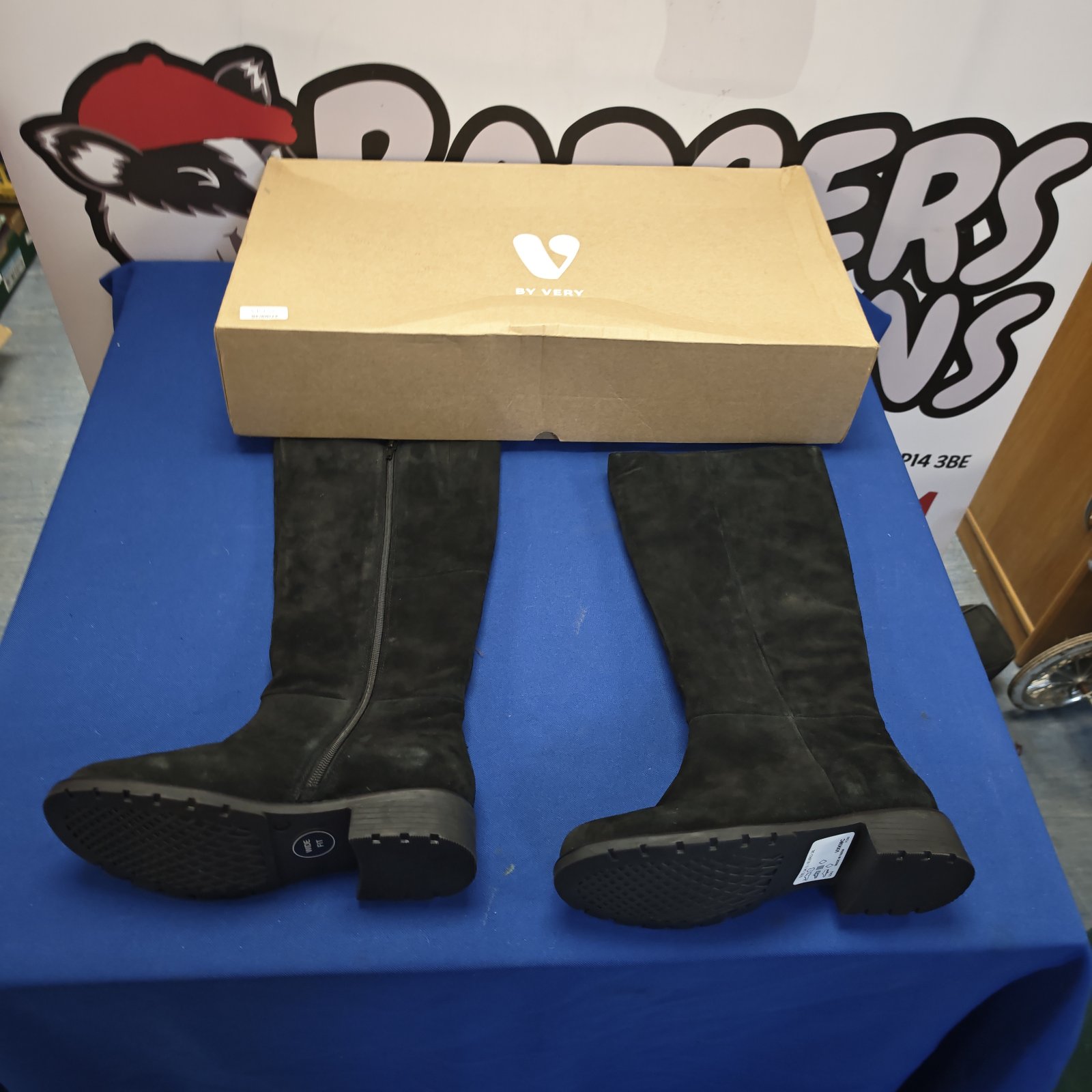 Black wide fit size 5 boots, unused ladies footwear.