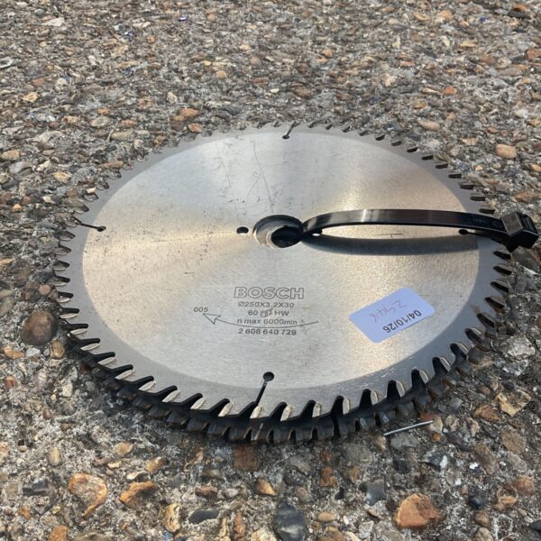 Bosch saw blade lot, small circular metal cutting blades for DIY projects.