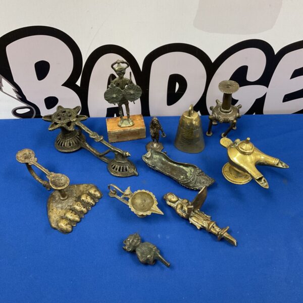 Vintage brass and bronze lot with oil lamp and decorative items.