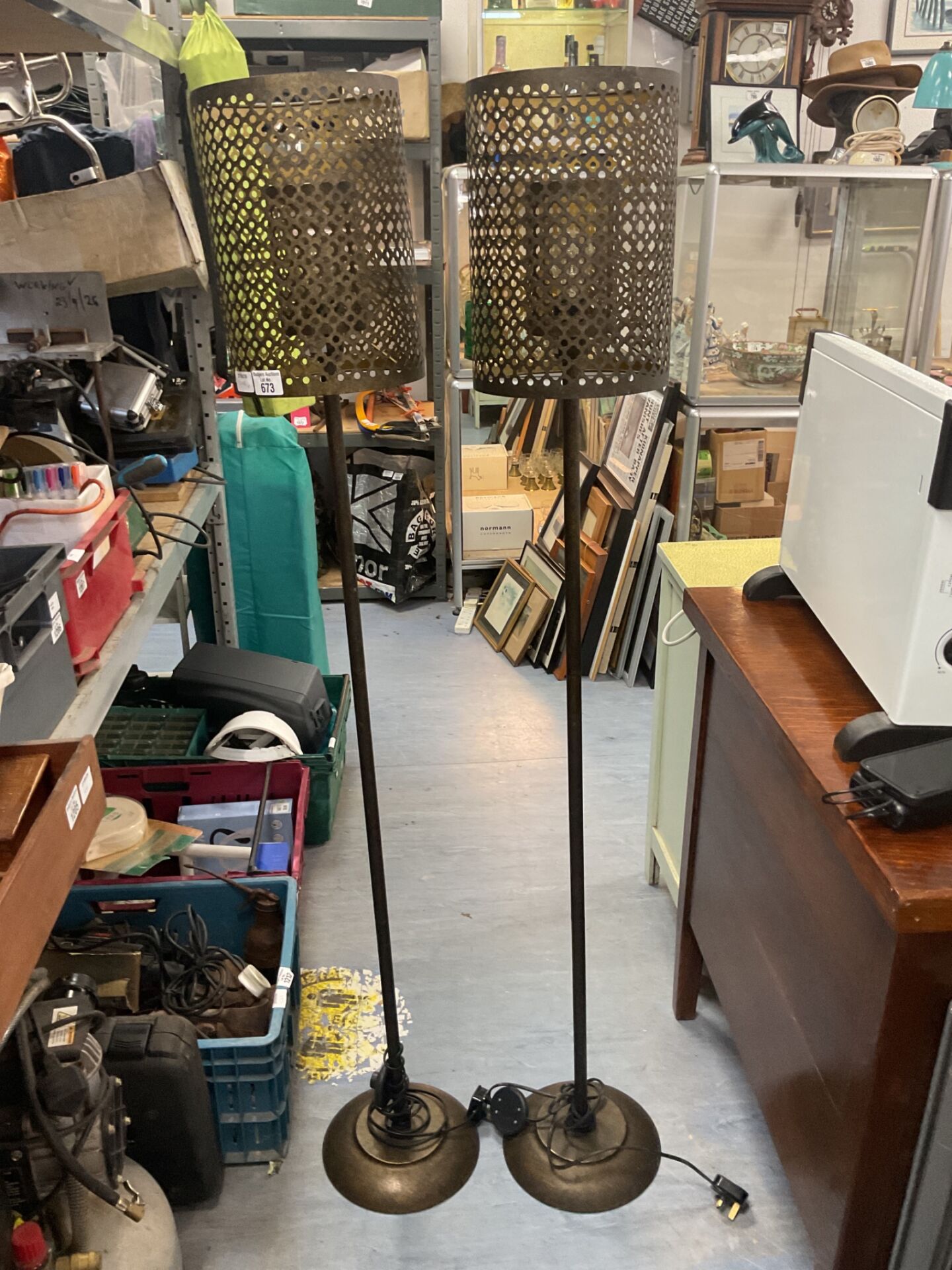 673 Pair of bronze effect lamps