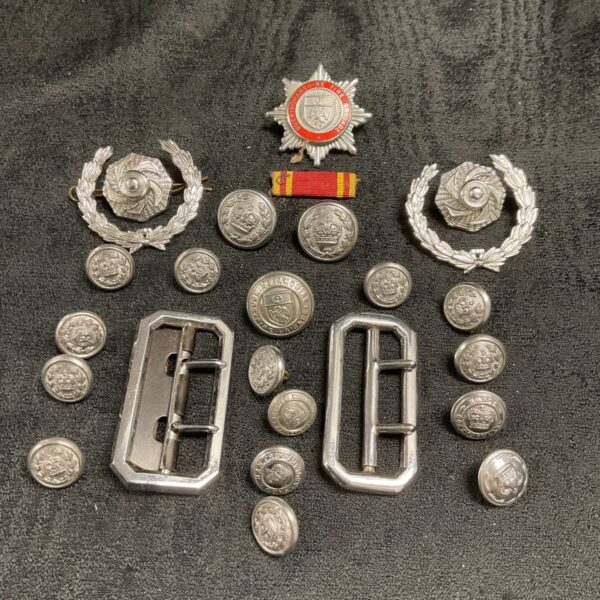 Buckinghamshire Fire Brigade cap badge, shoulder rank and buttons collection.