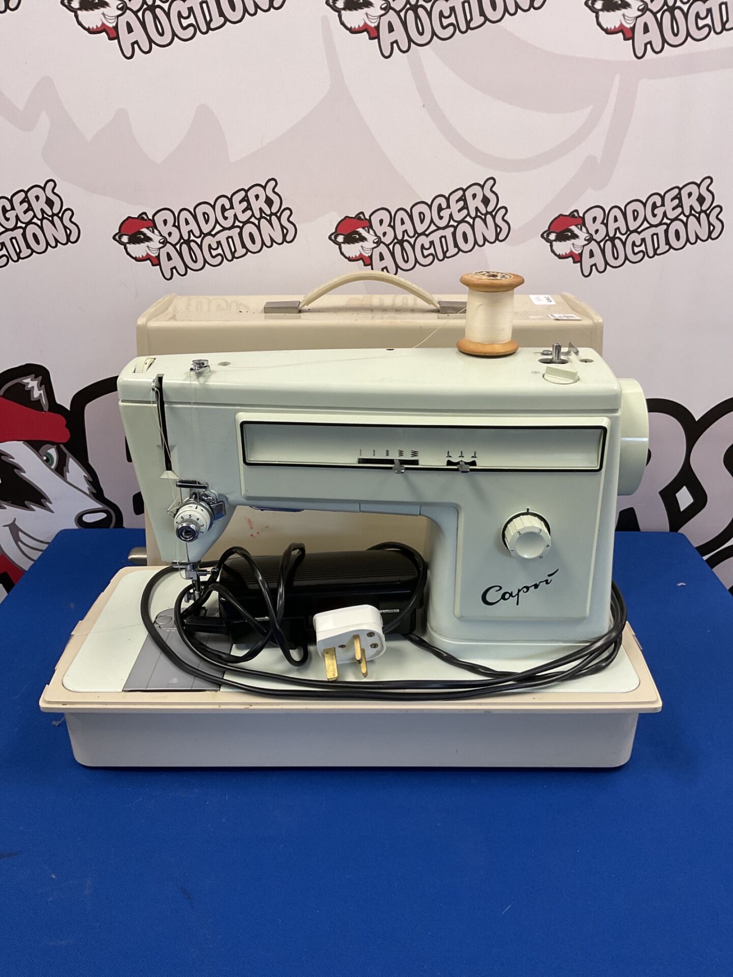 118 Capri electric sewing machine