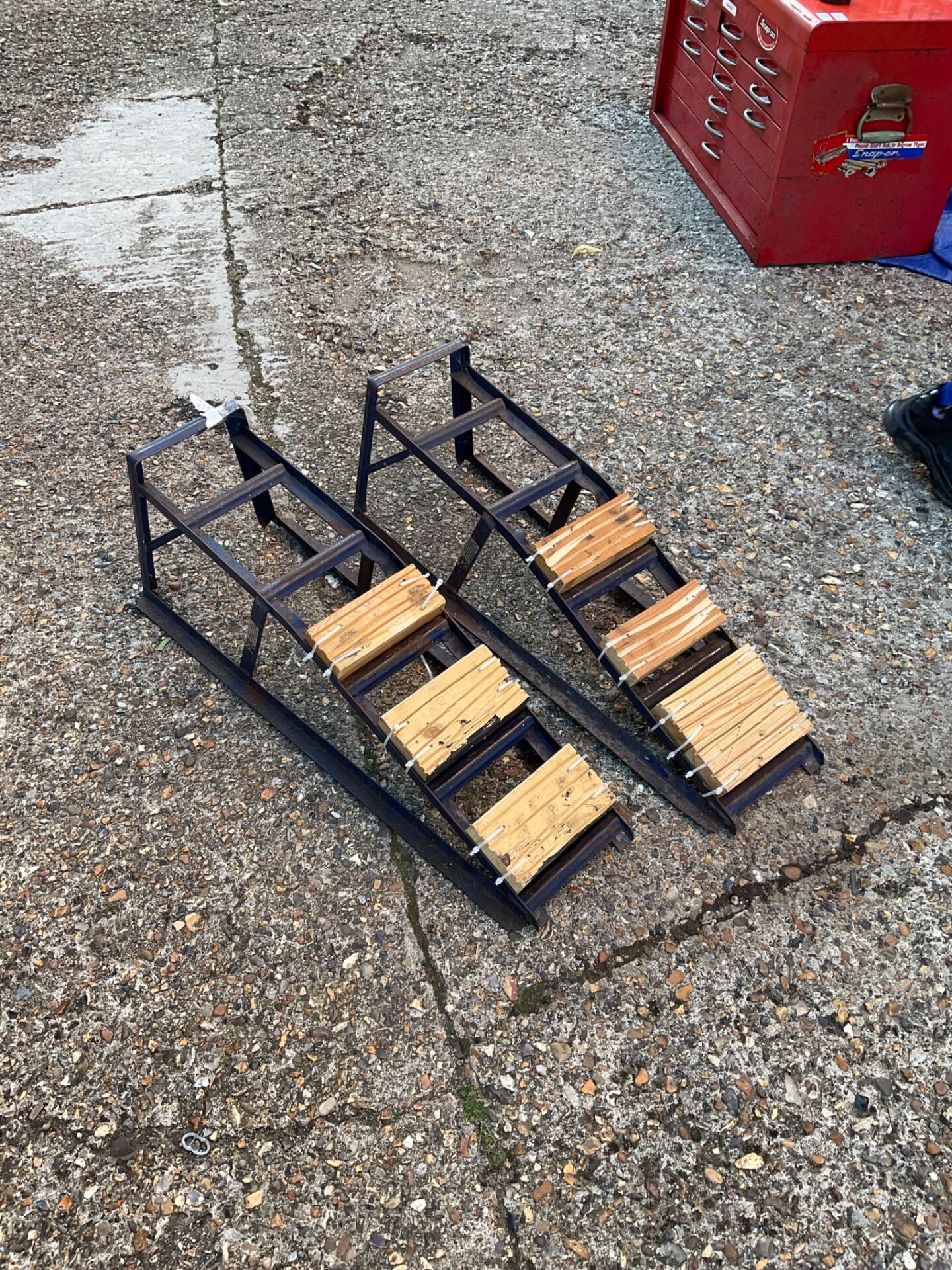 1175 Pai of car ramps