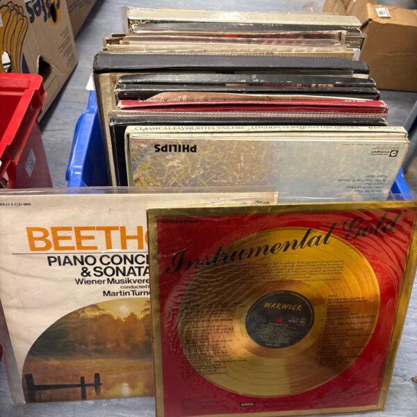 Lot of vintage classical vinyl records for collectors.