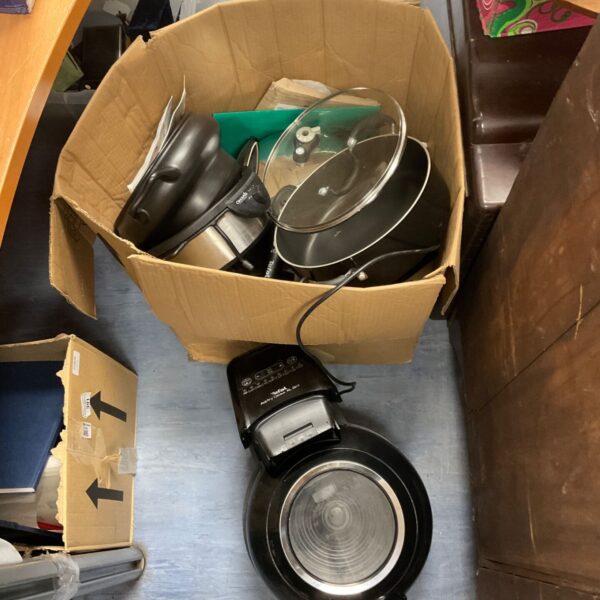 Mixed lot of cooking equipment including Tefal Actfry and Crockpot.