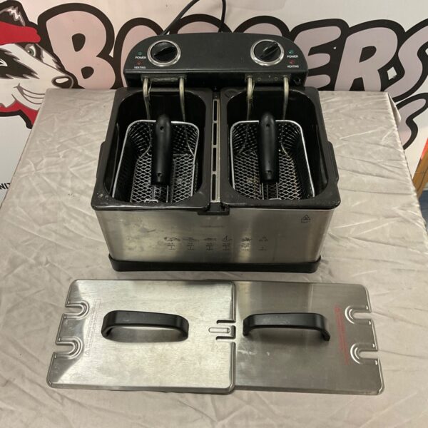 Black Cookworks fryer with removable basket for home cooking.
