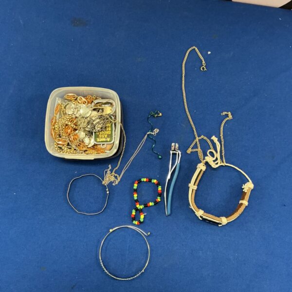 Mixed lot of vintage costume jewellery with beaded necklaces and chains.