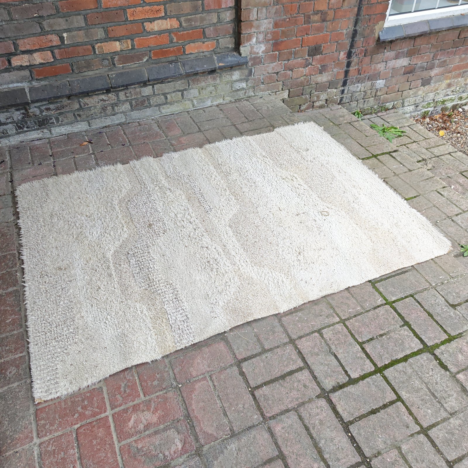 Cream 4ft x 6ft rug with looped pile texture.