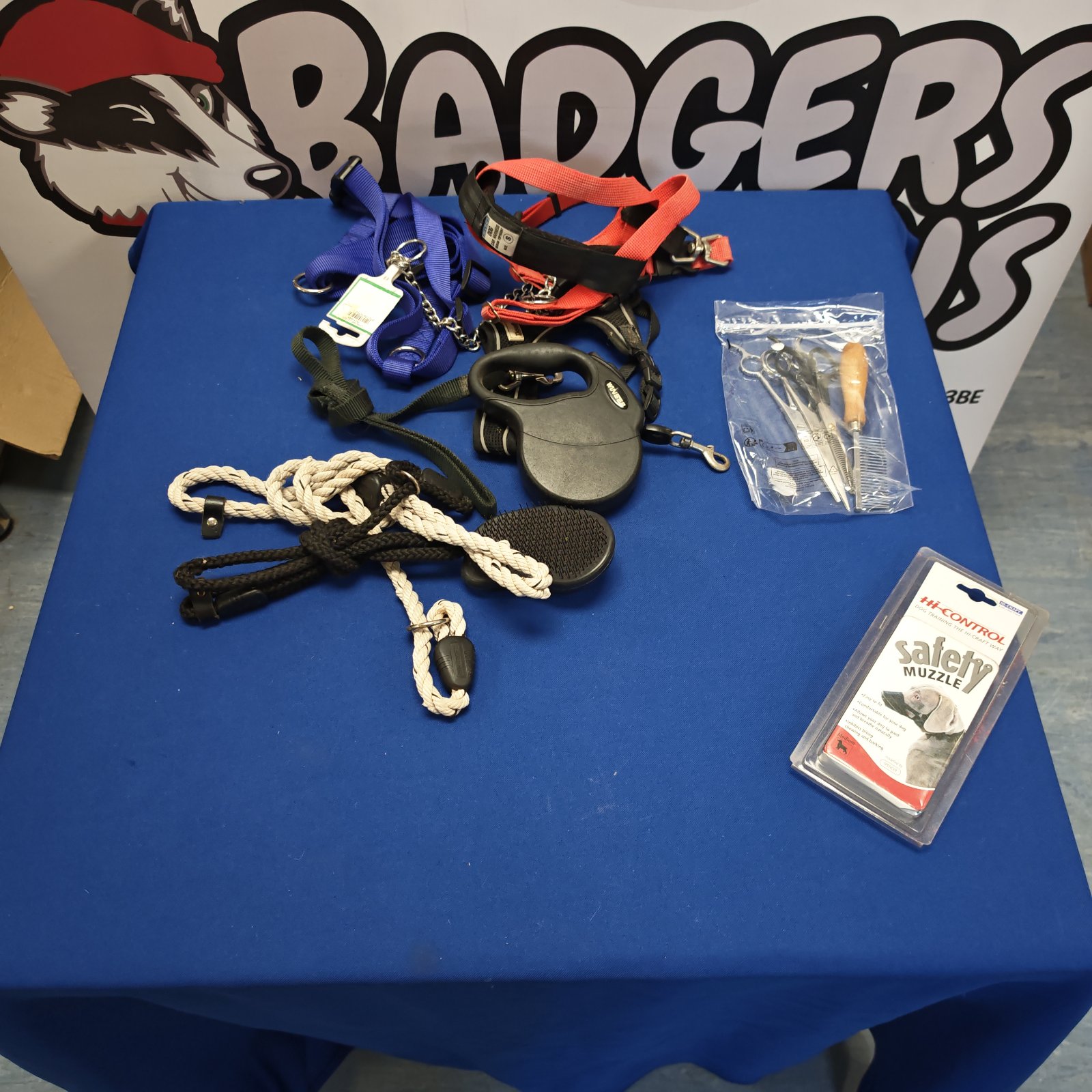 Mixed lot of dog leads and grooming kit for pet care.