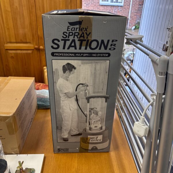 Earlex Spray Station packaging showing the spraying system.