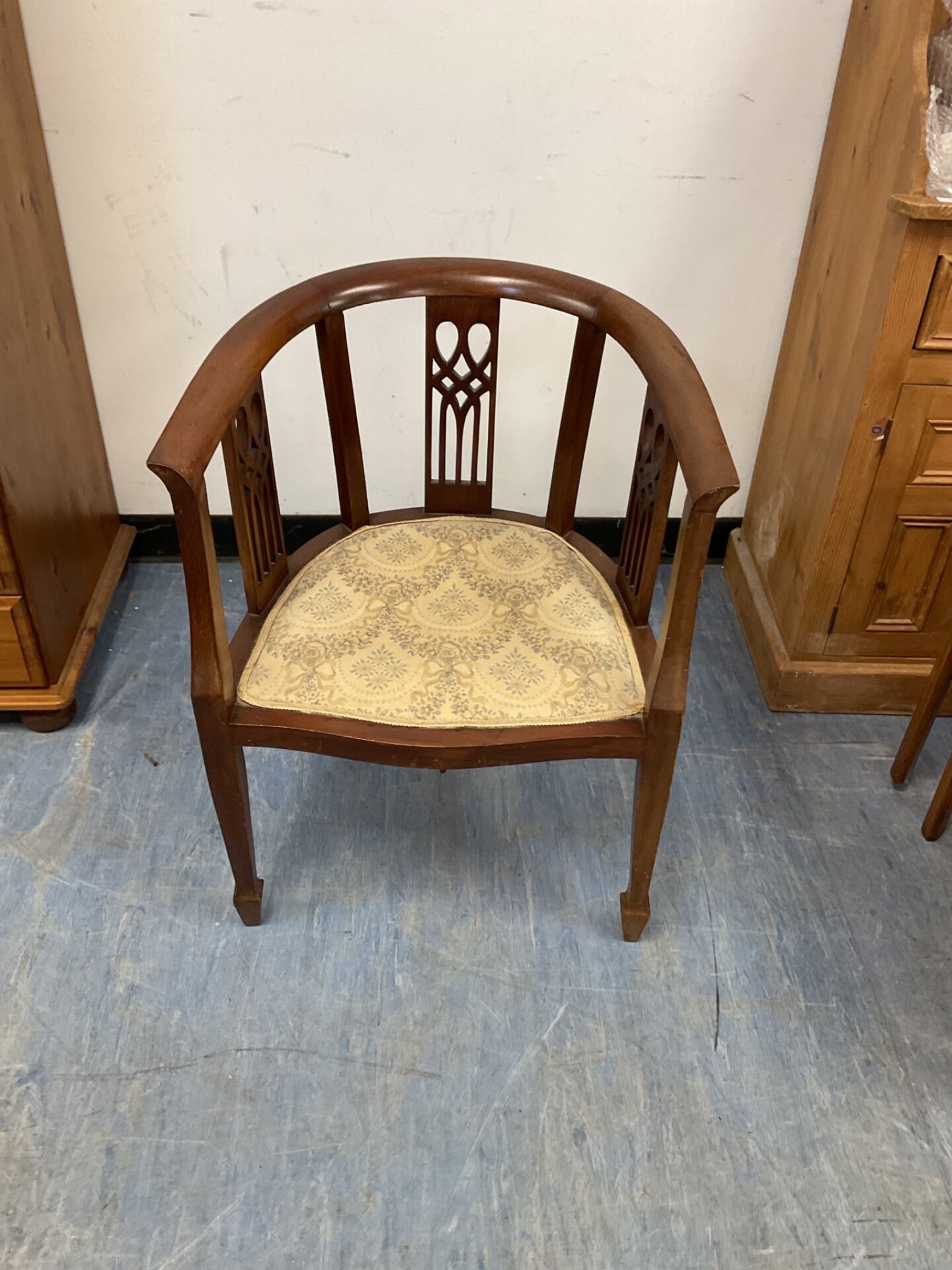 Antique Edwardian Mahogany tub chair