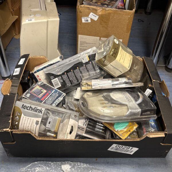 Mixed lot of electrical cables including Tech Link cables in a box.