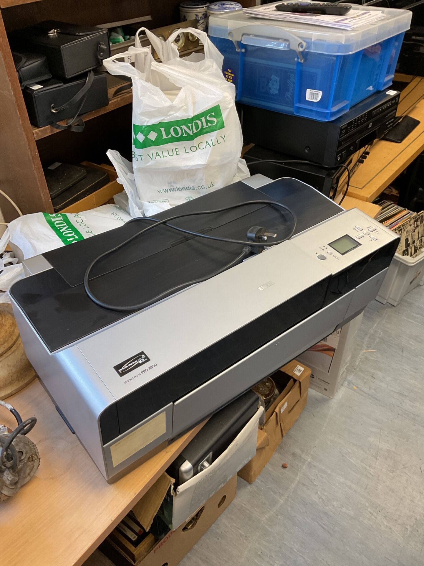 149 Epson stylus pro 3800 AO large format printer with paper