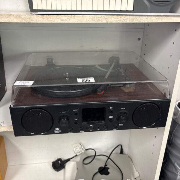 Retro GPO Trinity turntable with Bluetooth connectivity and vintage design.