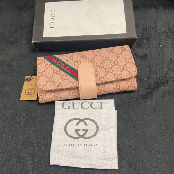 Vintage Gucci ladies purse with box, classic designer handbag.
