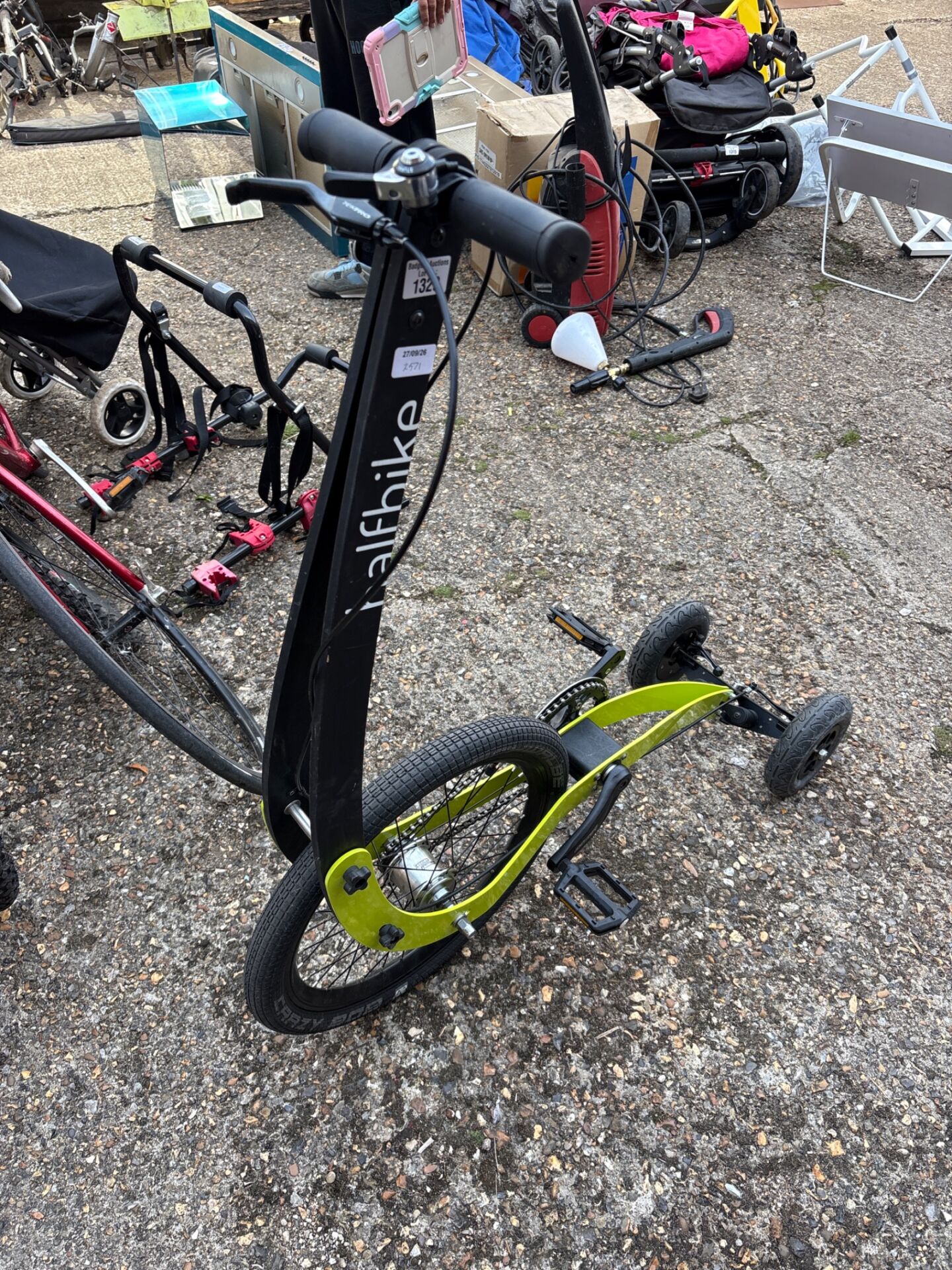 1329 Three wheel standing halfbike