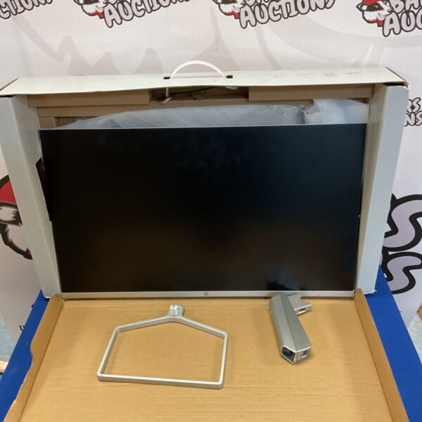 White HP 527sw 27 inch computer monitor for desktop use.