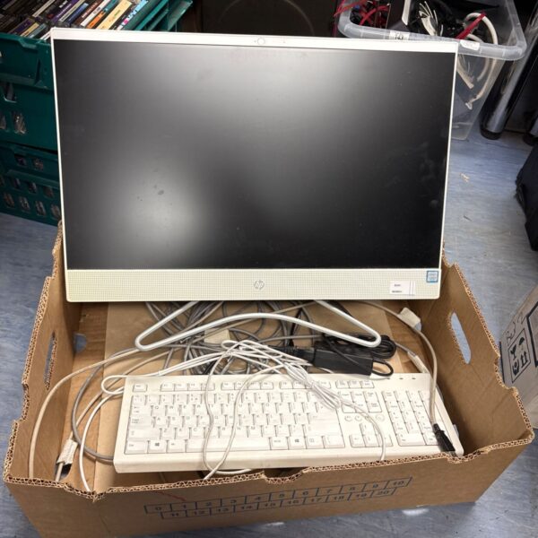 HP TPC-Q046-24 desktop PC monitor with keyboard and mouse.
