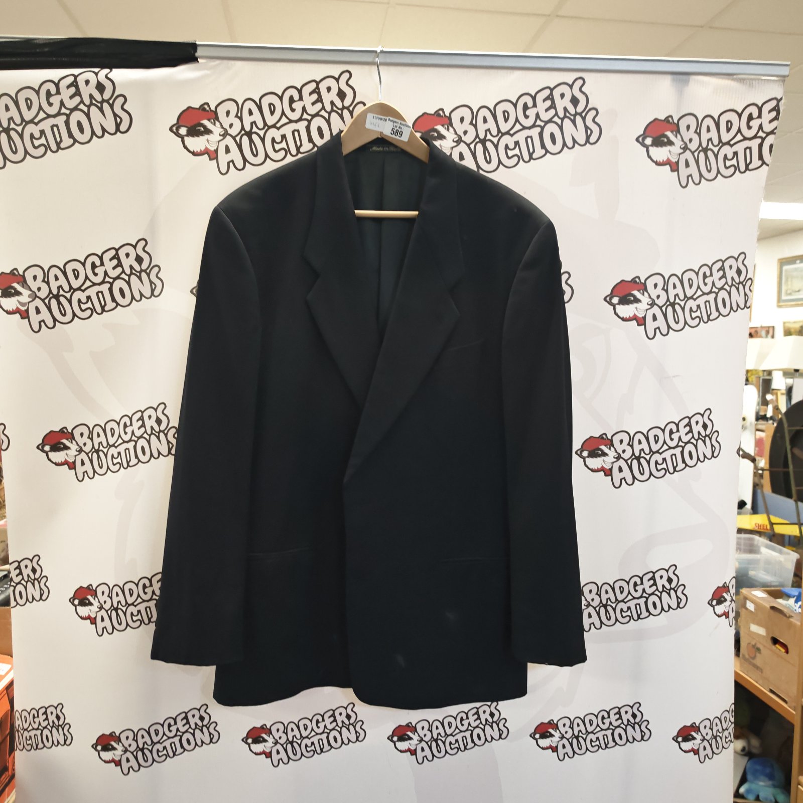 Classic Italian suit jacket size 52, a stylish menswear piece.