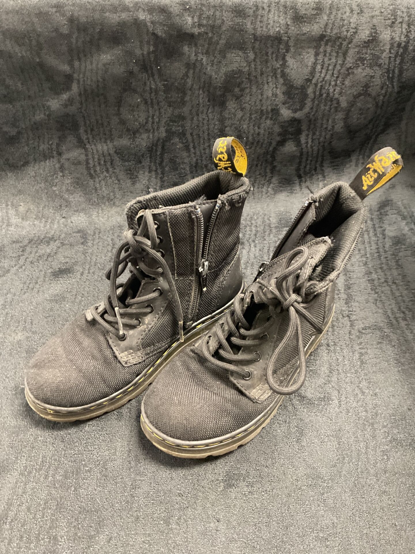 561 Pair of kids dr martin boots size uk12