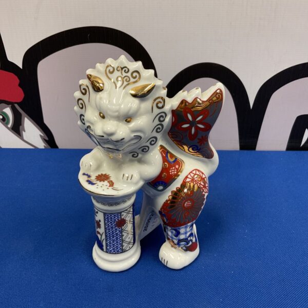 Vintage Japanese Kutani shishi lion foo dog statue.