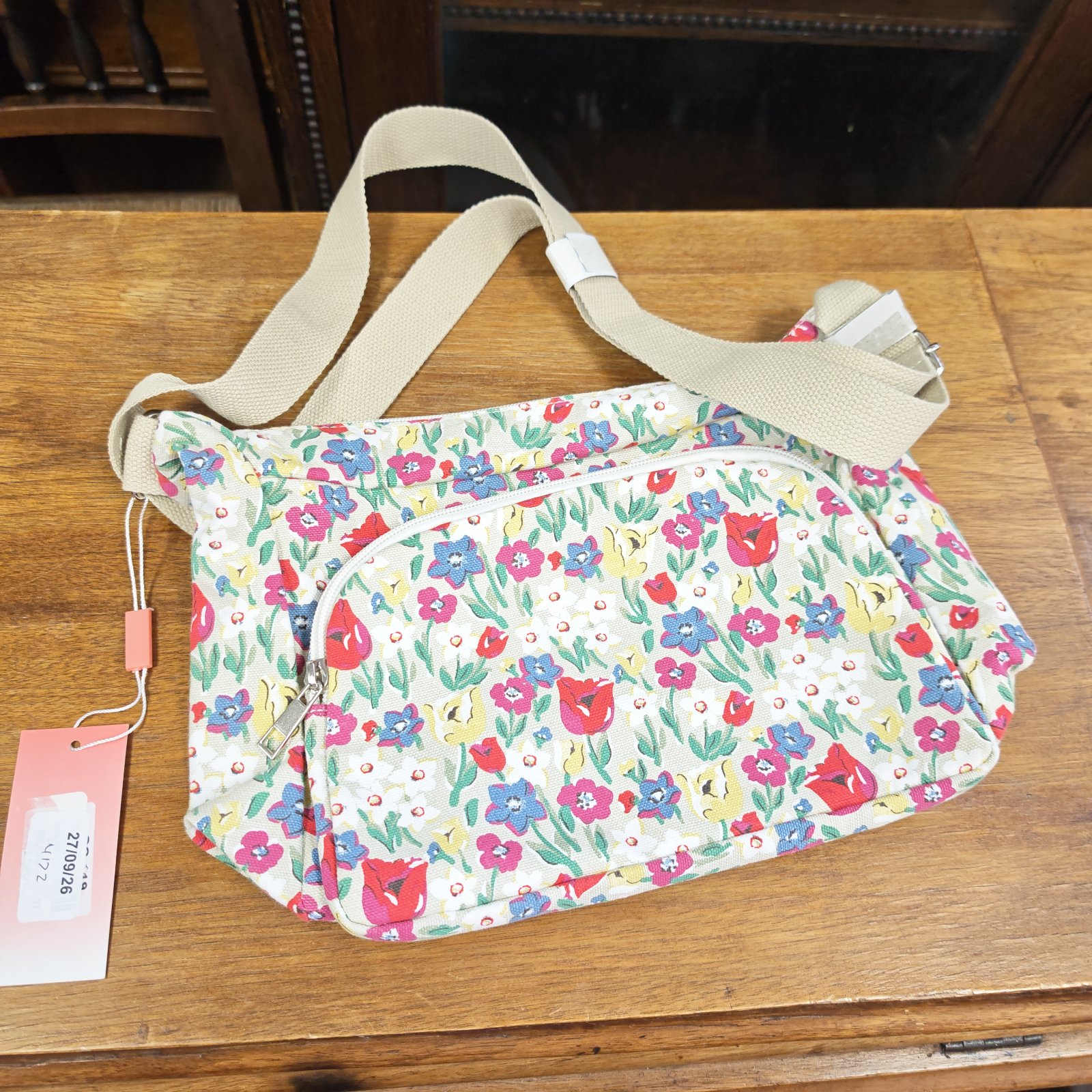 Unused Lilly and Jane floral handbag with shoulder strap.
