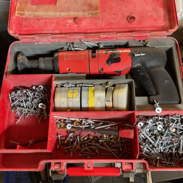 Hilti DX 400 Nail gun