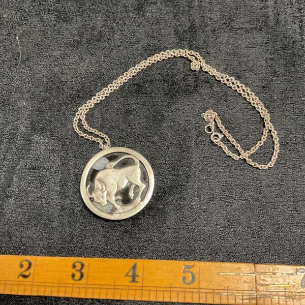 magnus maximus designs edinburgh silver hallmarked & snowflake obsidian bull pendant on 20” chain 25.5g gross