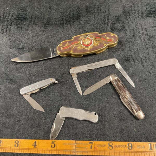 Franklin mint miller beer pocket knife and four small pocket knives