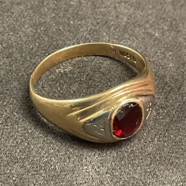 10ct Gold Ring Set With Ruby or Garnet with White Gold On Shoulders 3.98g. Size V