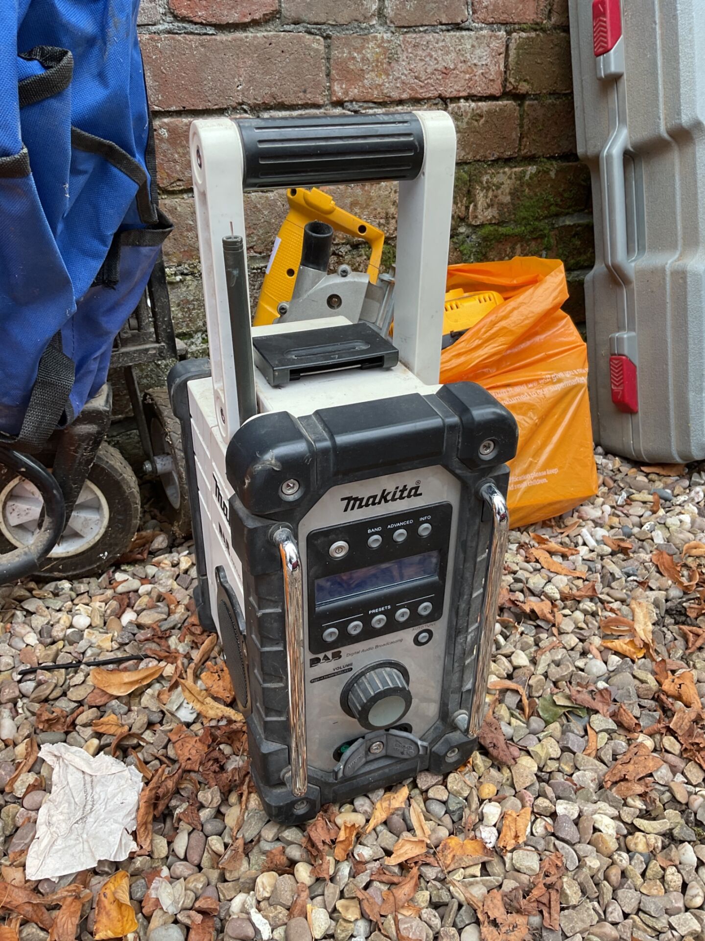 1068 Makita dab site radio working