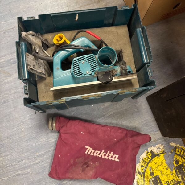 Vintage Makita 110v electric planer with dust bag.