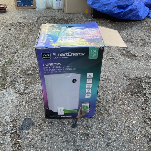 Masterplug dehumidifier packaging showing the 20L capacity.