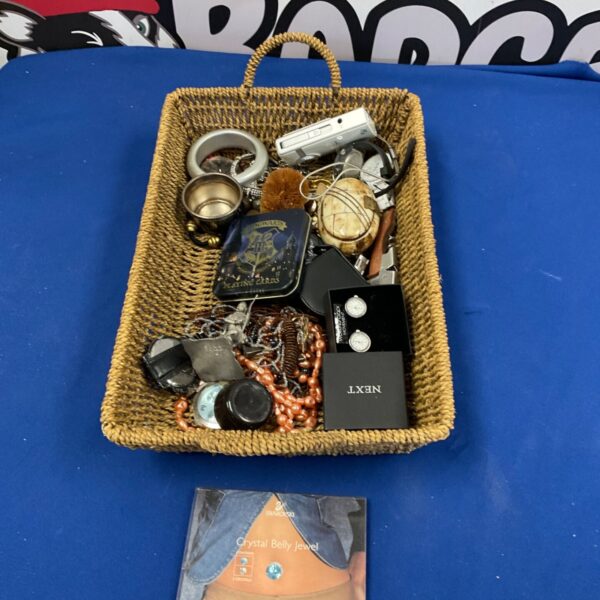 Mixed lot of vintage collectibles on a woven tray.