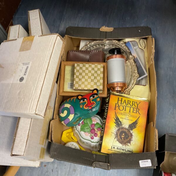 Mixed lot featuring a Harry Potter book and vintage collectibles.