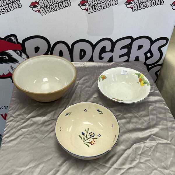 Vintage floral mixing bowls, including a Mason and Cash bowl.