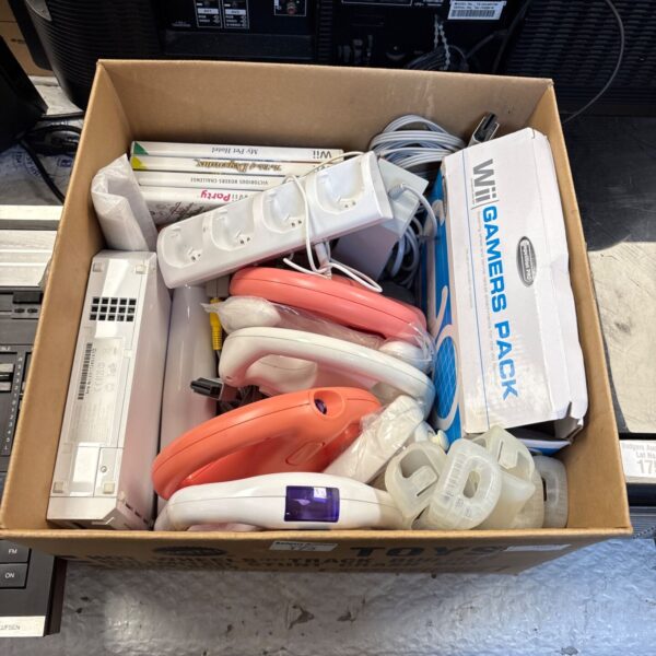 Nintendo Wii bundle contents including console and accessories.