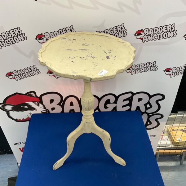 Vintage painted pie crust table with curved legs.