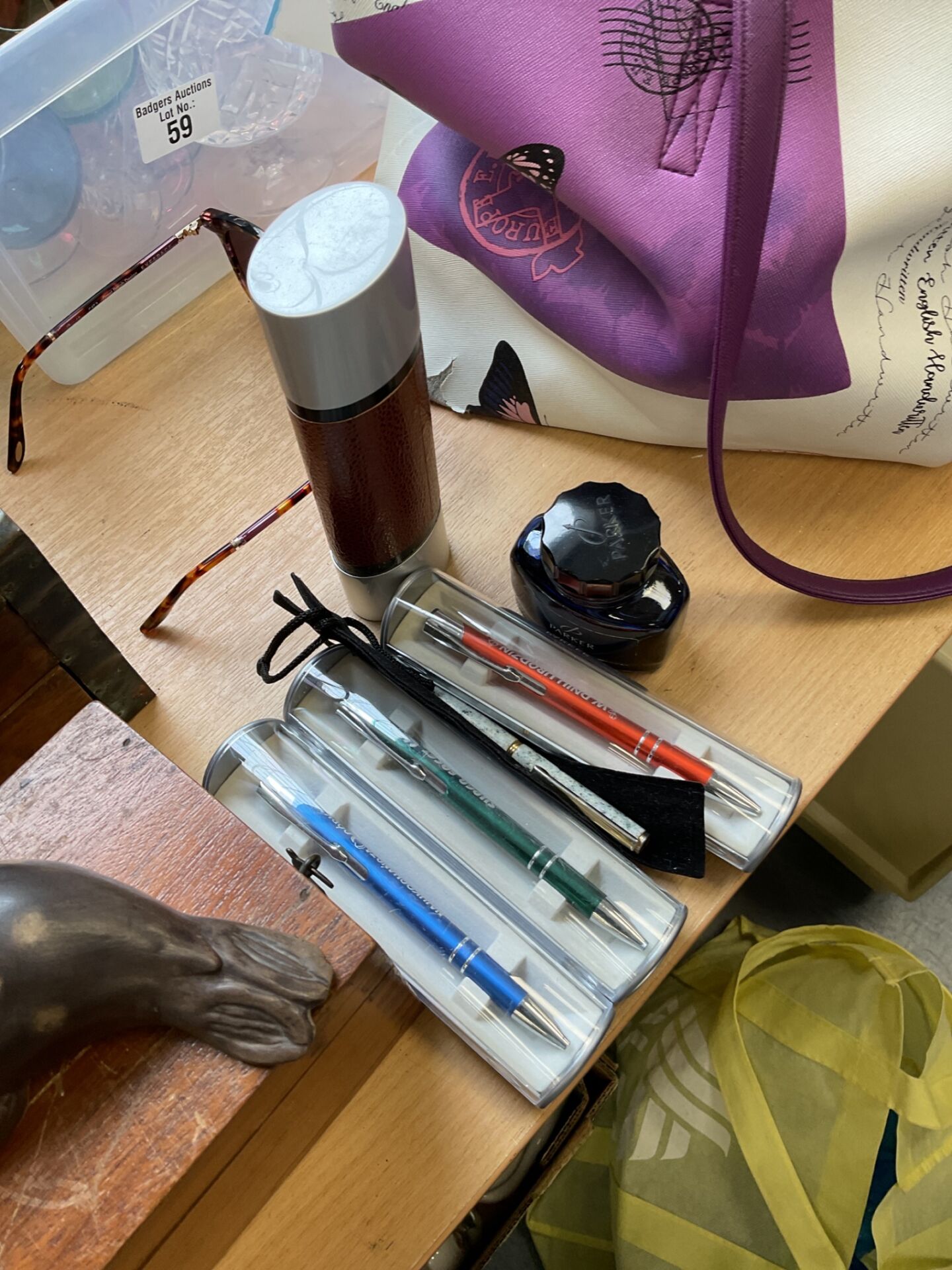 257 Five pen sets & bottle of parker ink